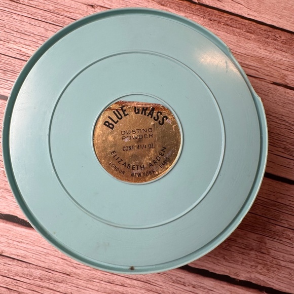 Vintage Elizabeth Arden “Blue Grass” Dusting Powder Set – Tin & Shaker Bottle - Picture 3 of 16